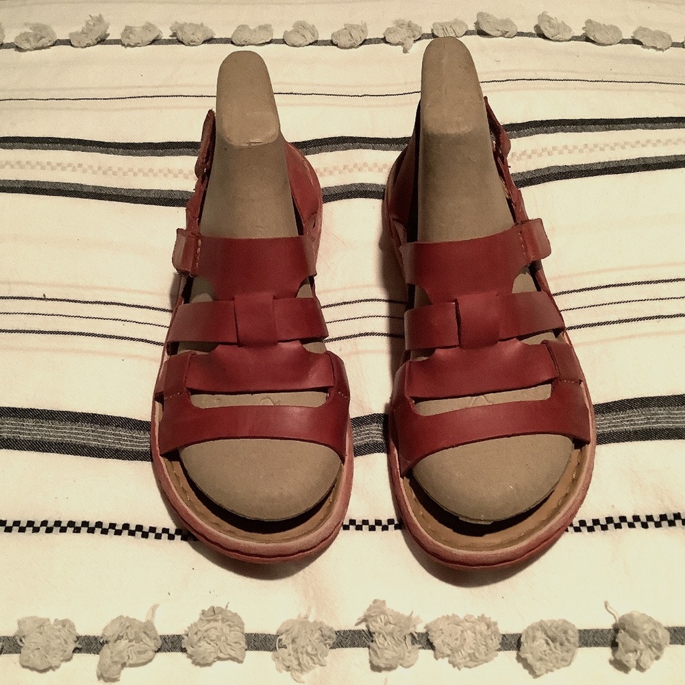 Born sandals red,size 9 /40.5